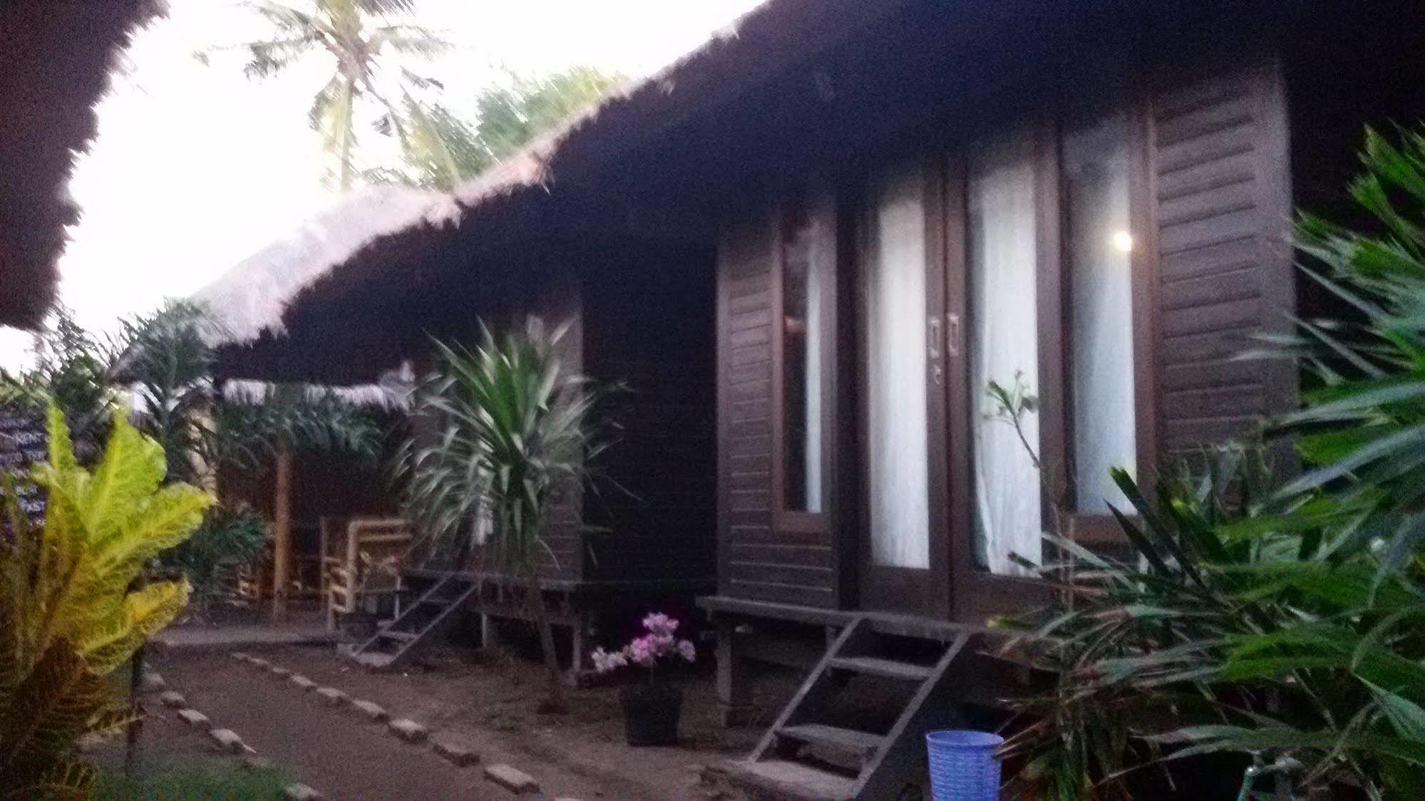 Mosaix Gili Bungalows Gili Trawangan Exterior photo
