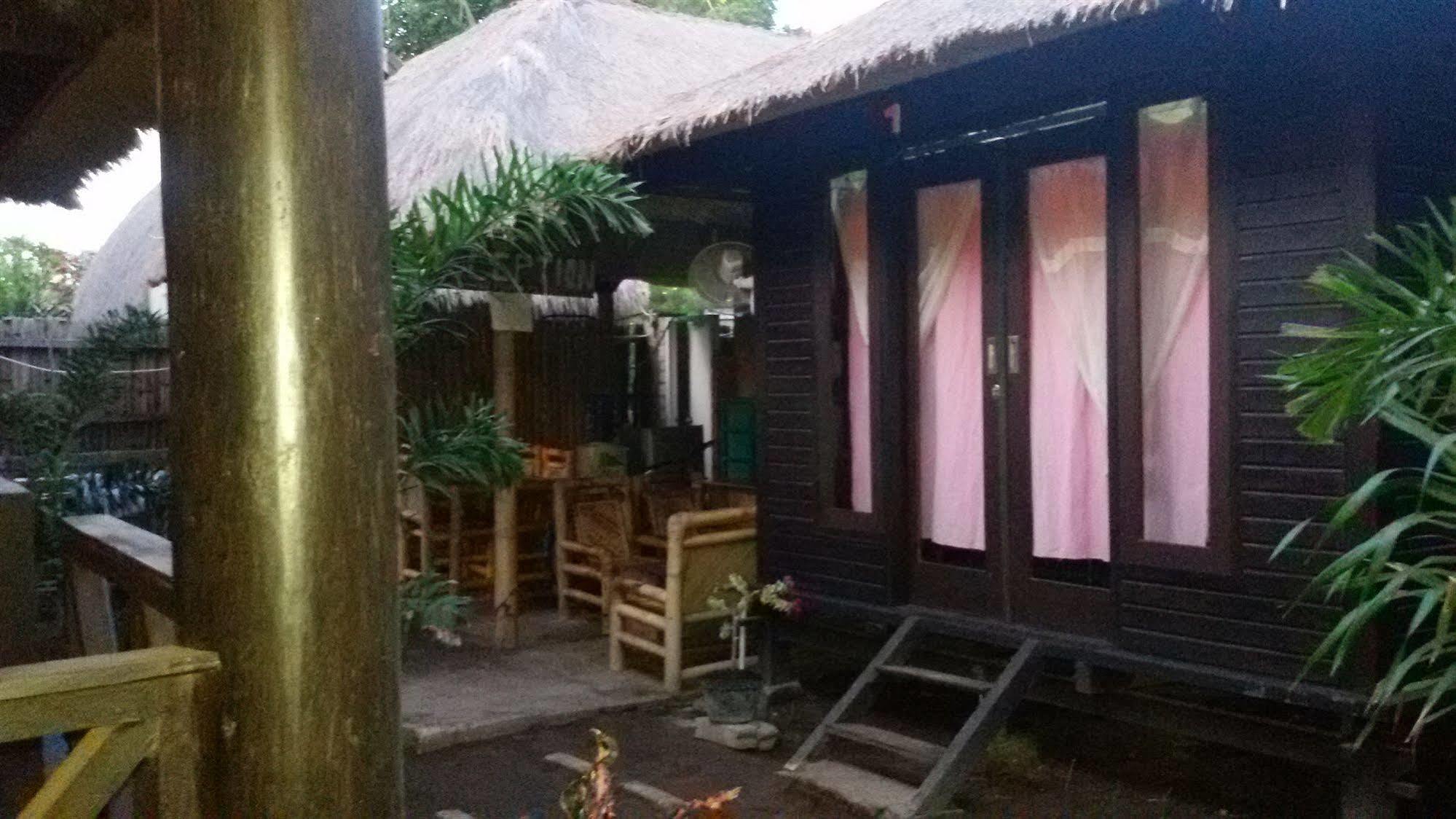 Mosaix Gili Bungalows Gili Trawangan Exterior photo