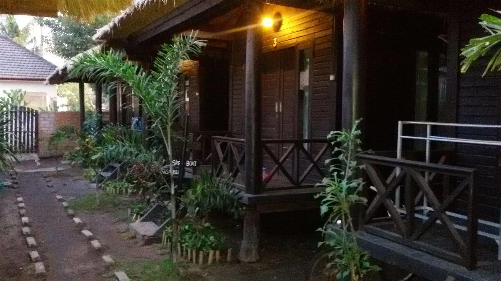 Mosaix Gili Bungalows Gili Trawangan Exterior photo